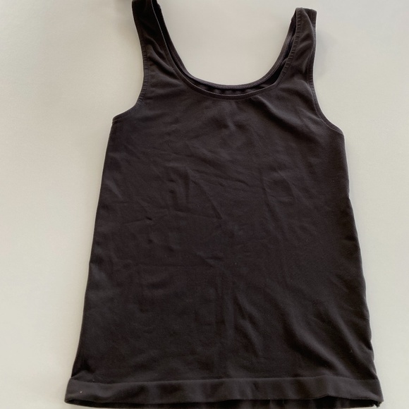 SKIMS Sculpting smoothing Tank- Butter Collection - Picture 3 of 8